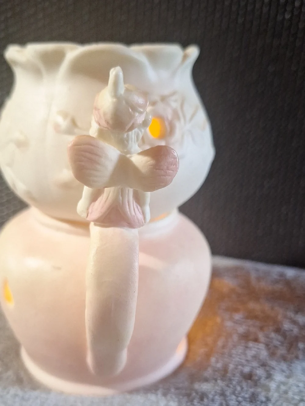 Porcelain Tealight Warmer with Floral Relief - Pink Cream - Picture 2 of 7